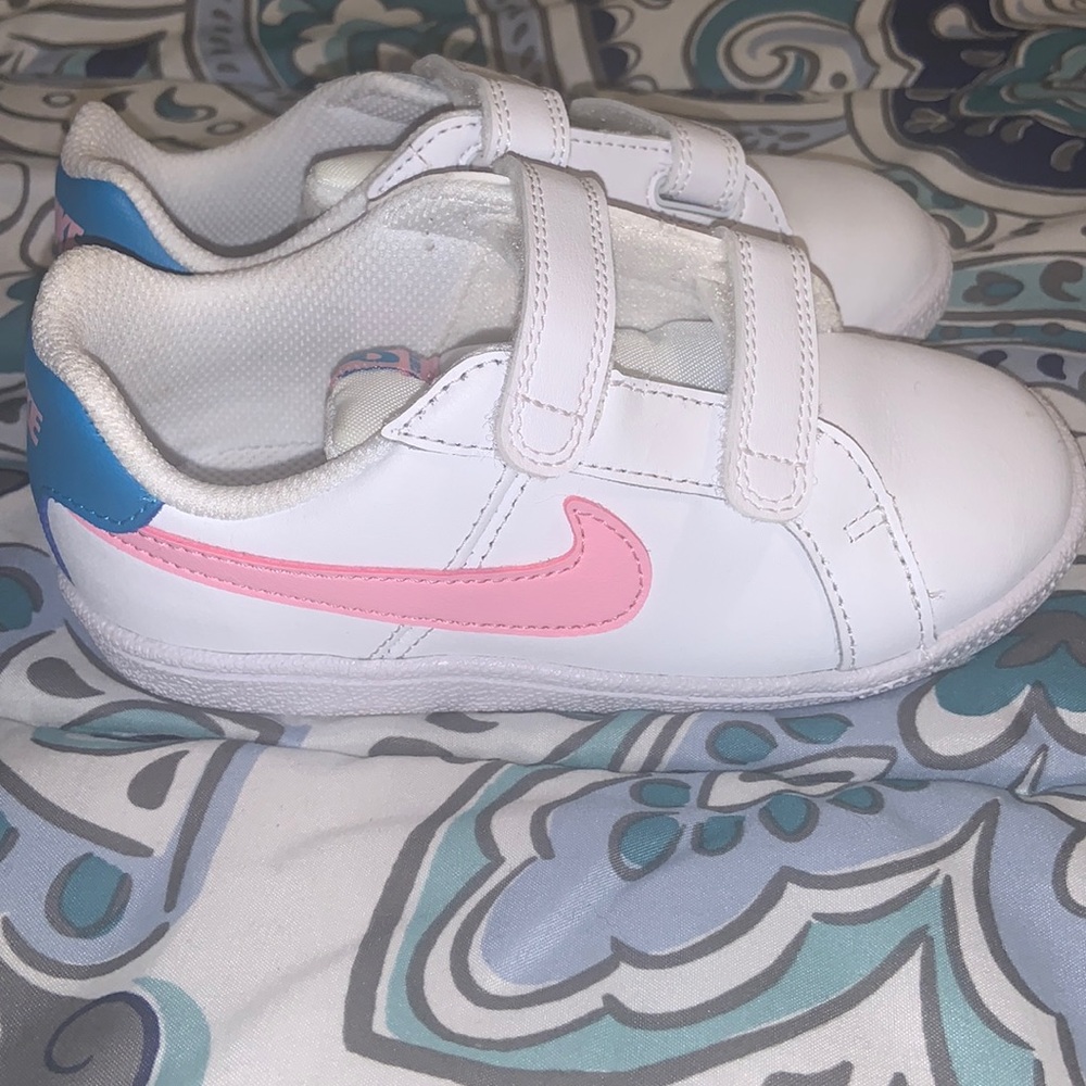 Toddler Nike shoes